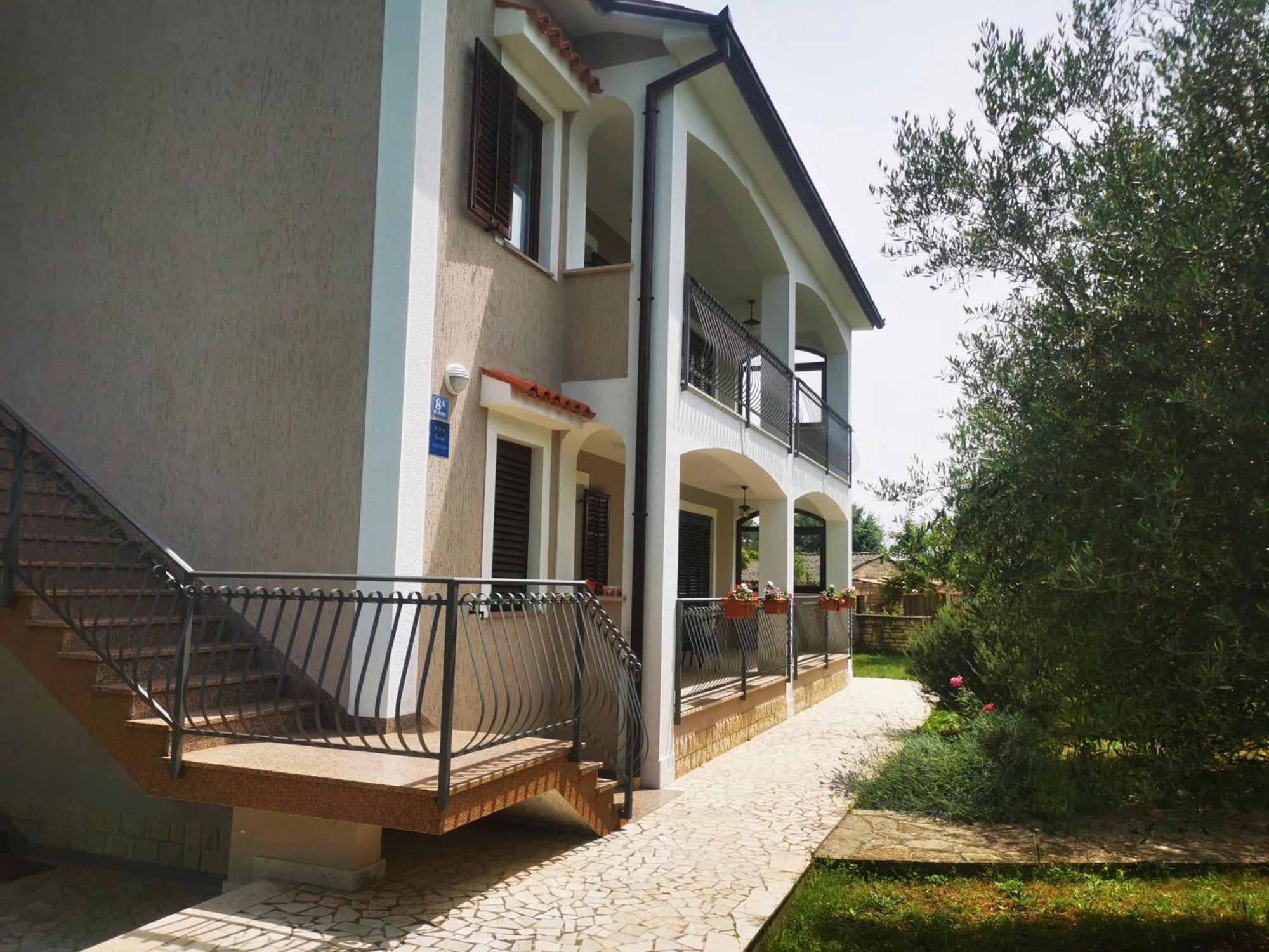 Garden Apartment Maria Vrsar Bagian luar foto