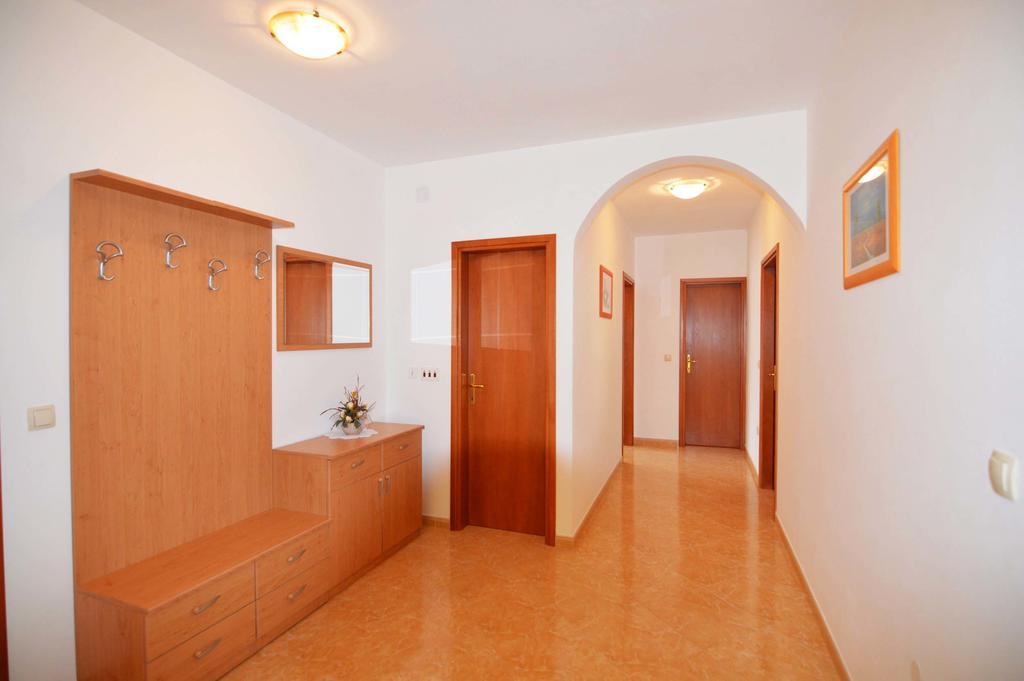 Garden Apartment Maria Vrsar Bagian luar foto