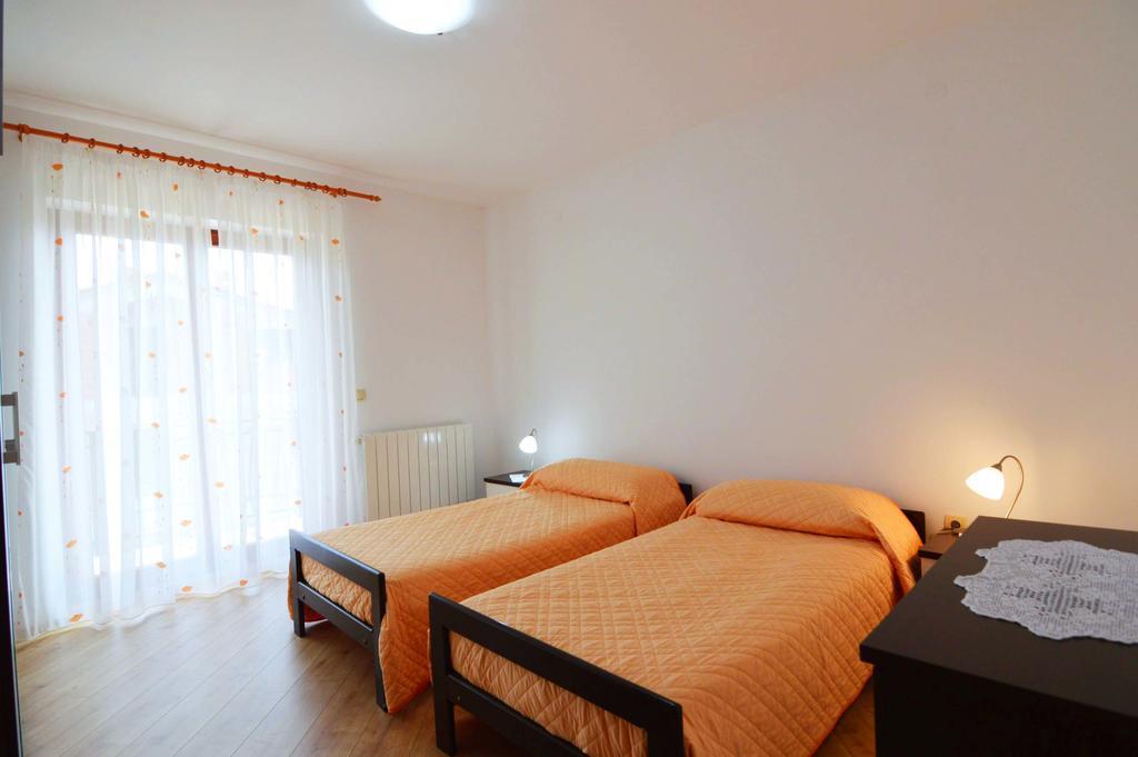 Garden Apartment Maria Vrsar Bagian luar foto
