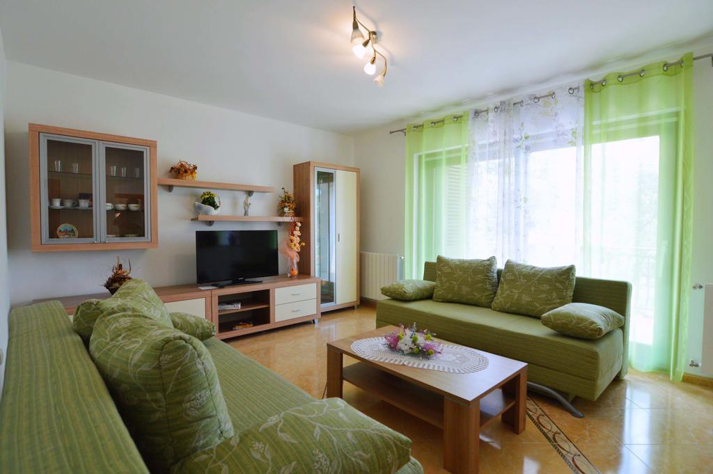 Garden Apartment Maria Vrsar Bagian luar foto