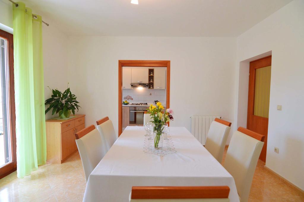 Garden Apartment Maria Vrsar Bagian luar foto